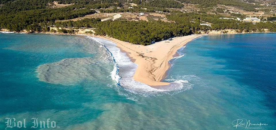 Kako valovi premikajo peščeno plažo Zlati Rat na Braču